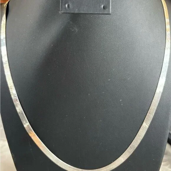 12/5–27 Vintage Sterling Silver Herringbone Necklace - Picture 1 of 2
